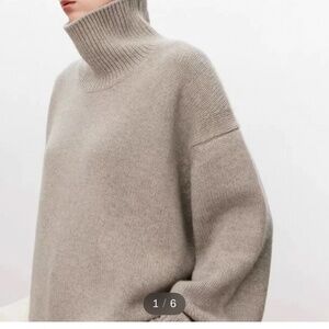 ALEXANDER HAMPTON Aurelia Cashmere Turtleneck, Medium
